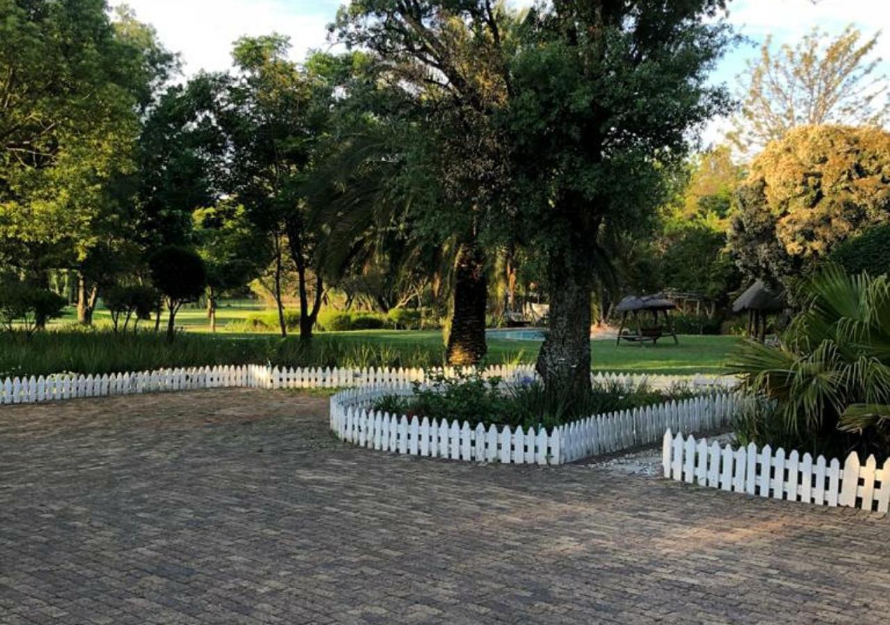 Weeping Willow Мідранд Екстер'єр фото